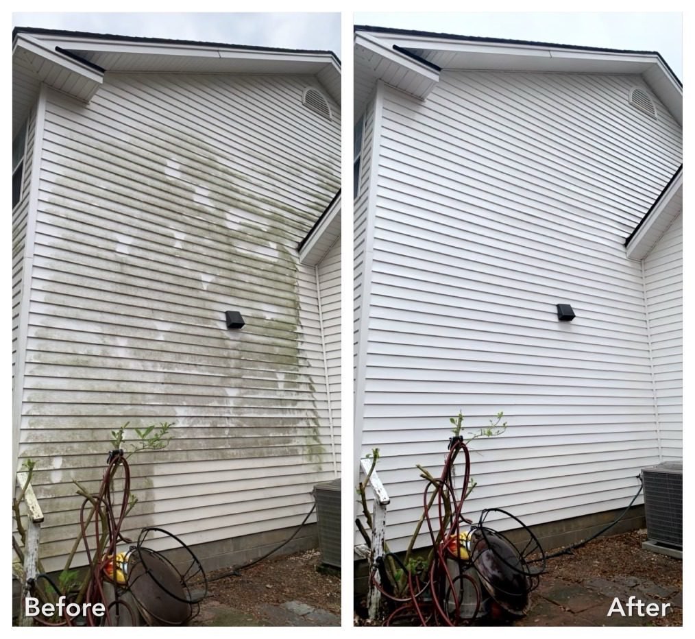 Before and after results of a white home cleaned with house washing in the Marysville area